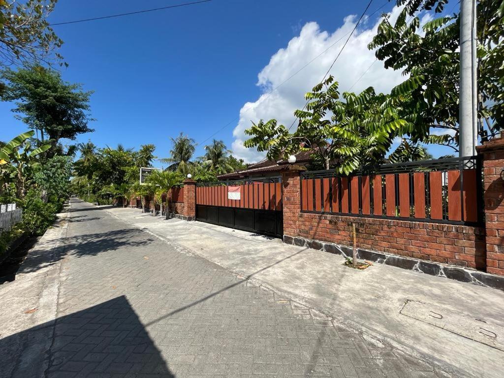 Capital O 92615 Villa Utama D'Alas Purwo Ringinpintu Exteriör bild